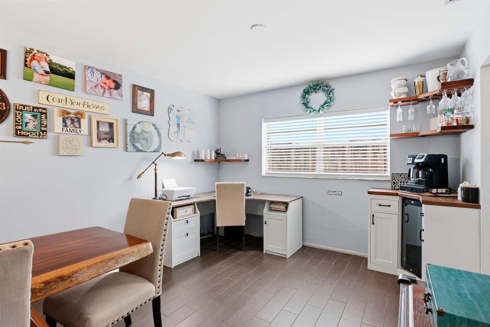 Office/Coffe Bar
