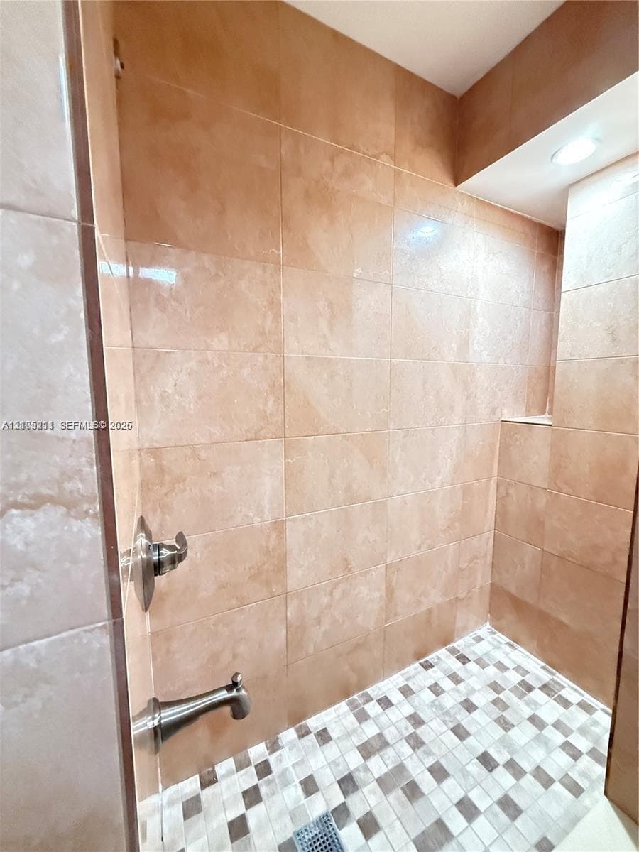 IMPERIAL TOWERS NORTH CON · #243 in Hallandale Beach - Photo 21