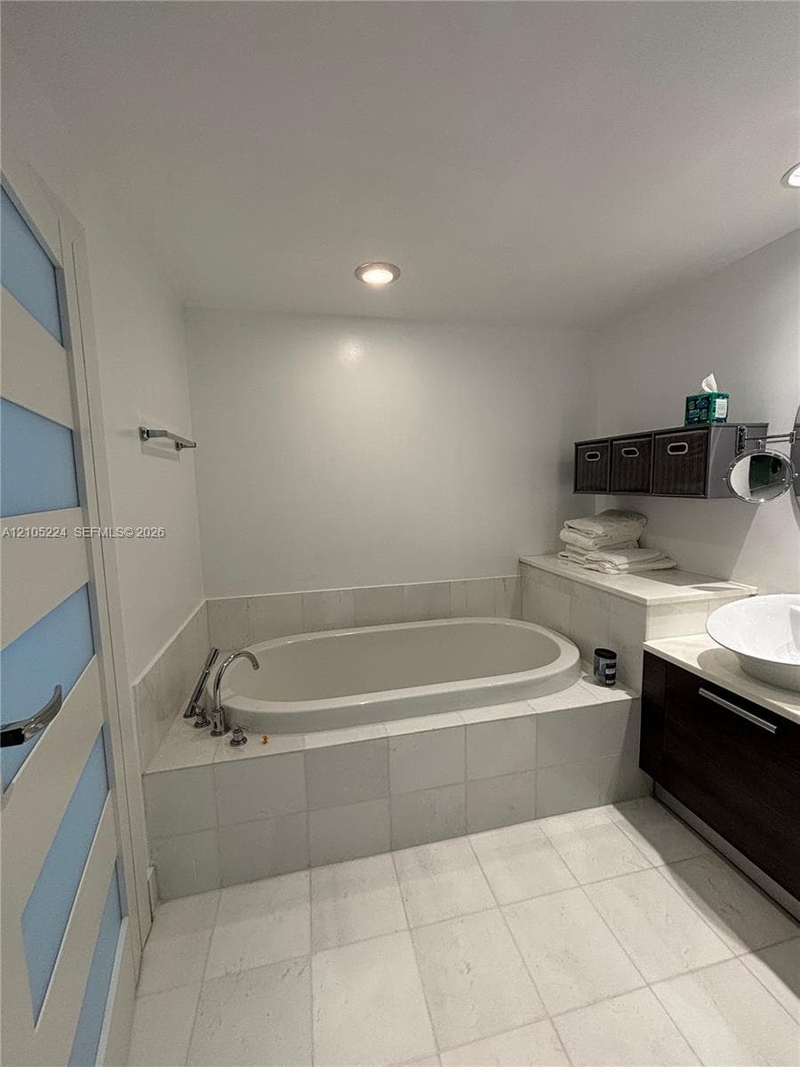 Artech · #430 in Aventura - Photo 29