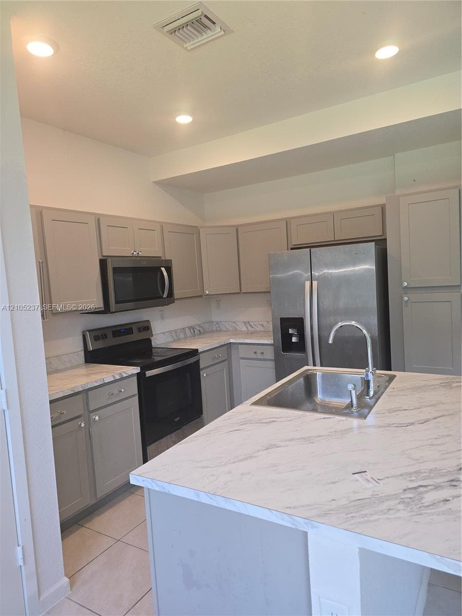 1141 NW 208th Ter photo 4
