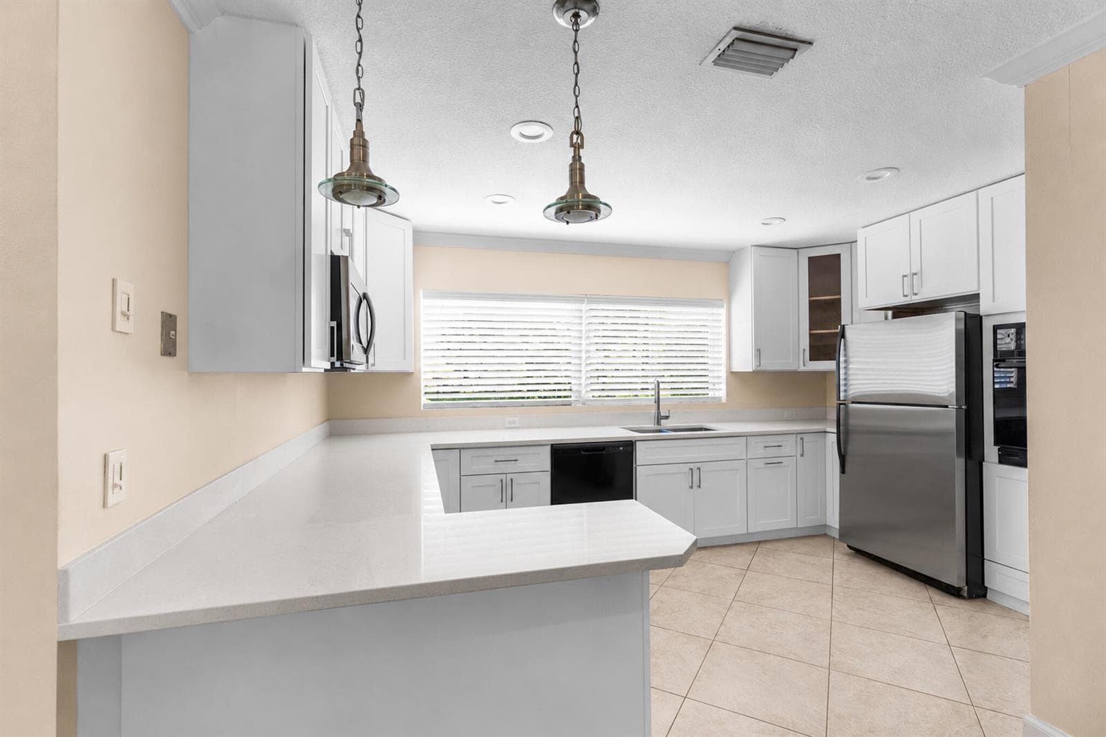 Phil Bloom - 1271 SW 9th Street - AJTPHO