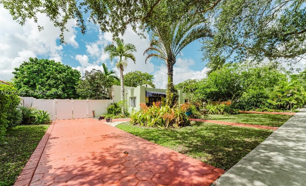 230 Miami Springs Ave photo 3