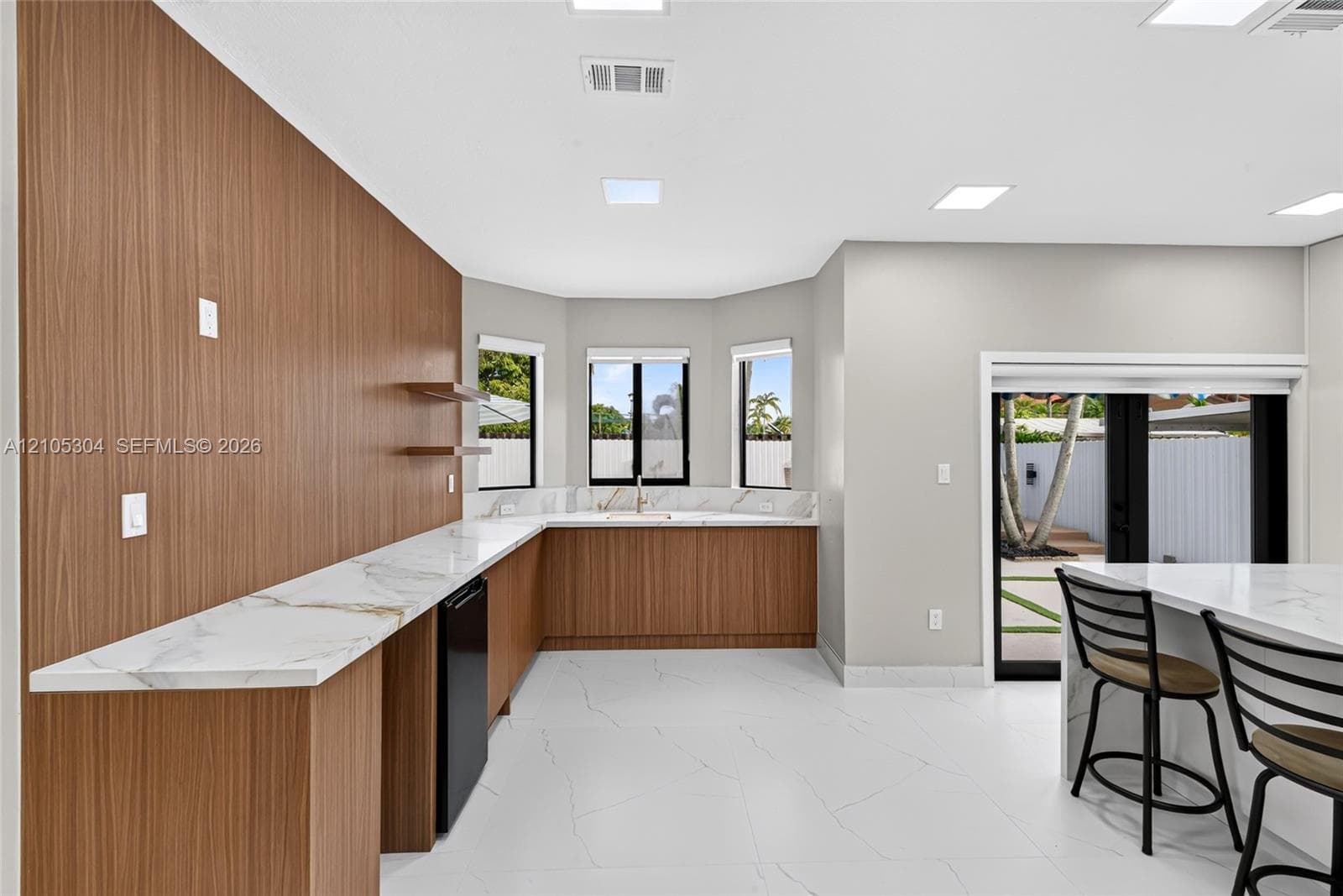 15217 SW 36th Ter photo 4