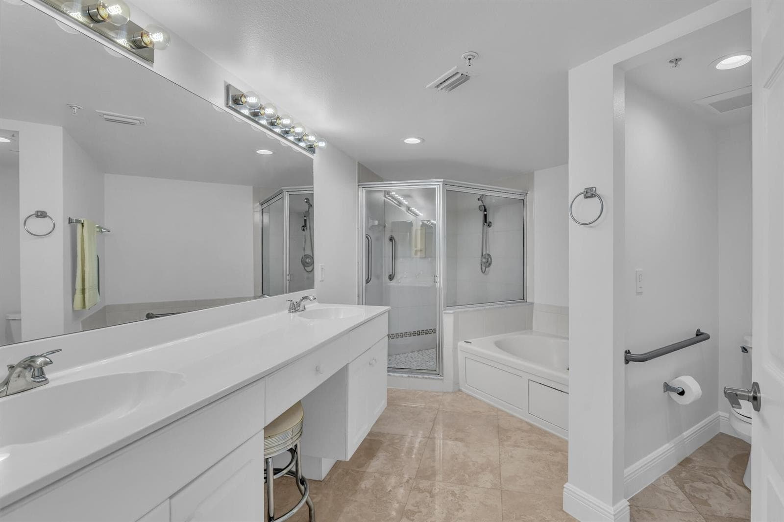 2880 NE 14th Street Cswy 213, Pompano Be