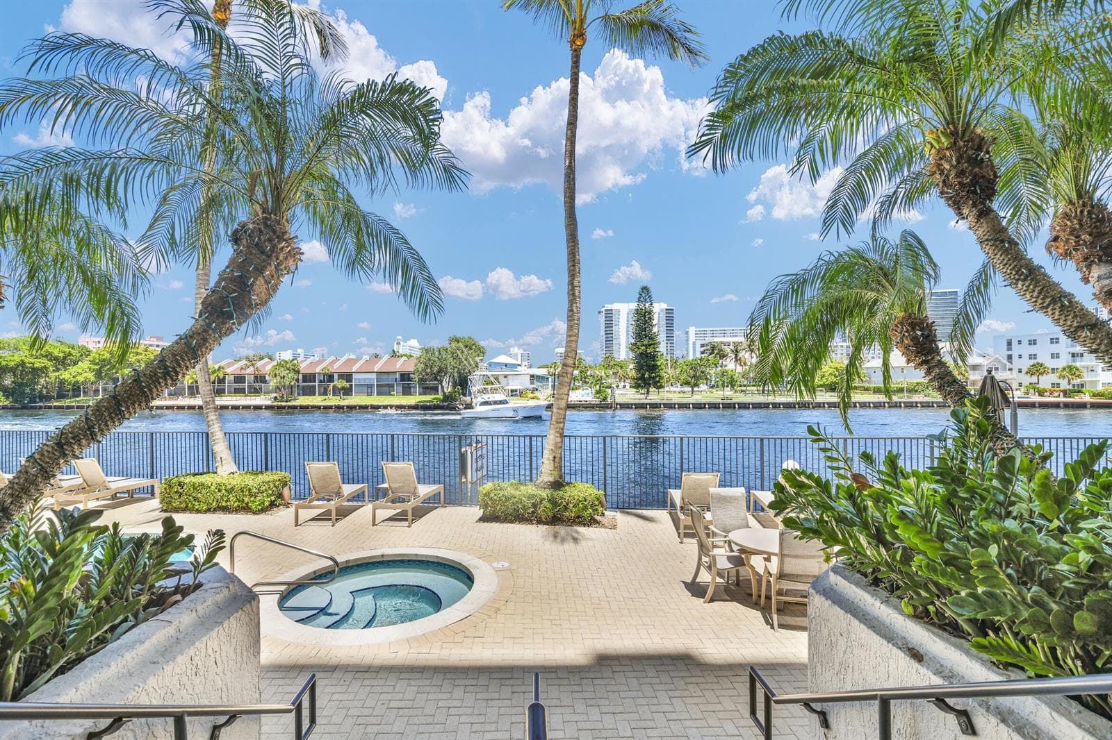 2880 NE 14th Street Cswy 213, Pompano Be