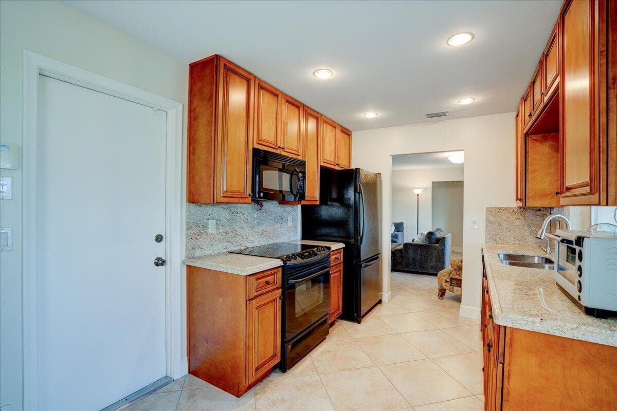 22-14315 Amapola Drive-18