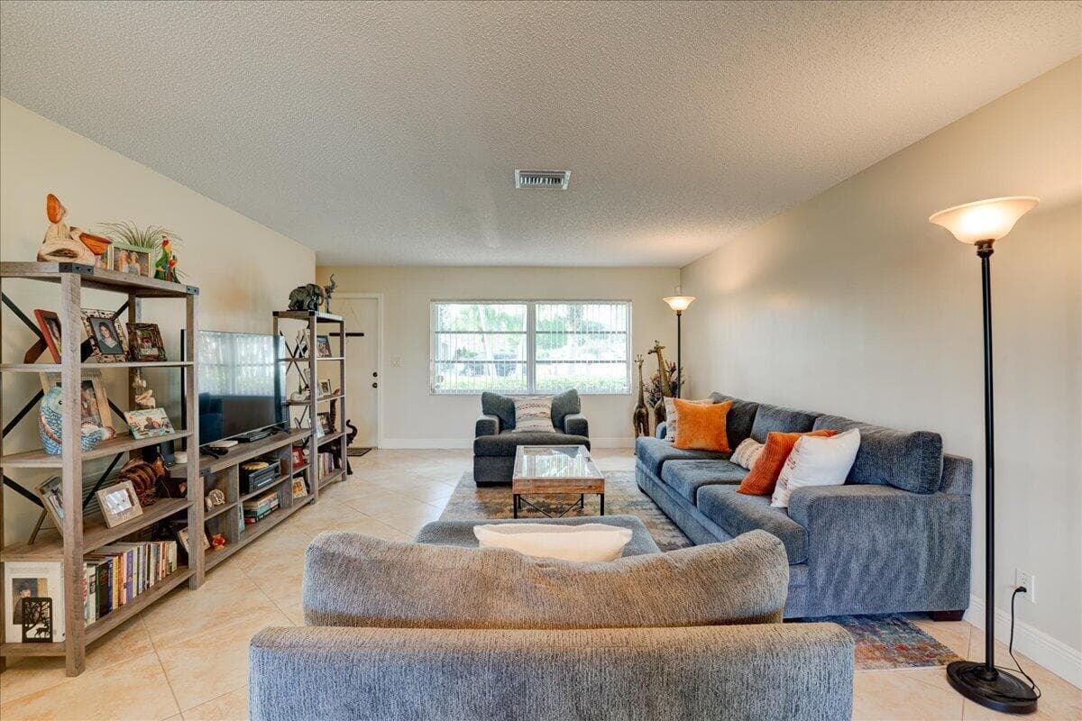 11-14315 Amapola Drive-7