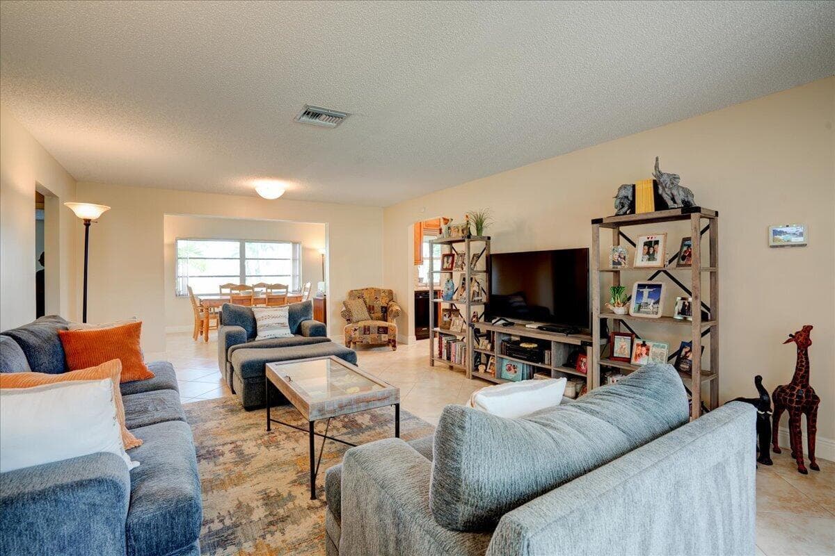 08-14315 Amapola Drive-4