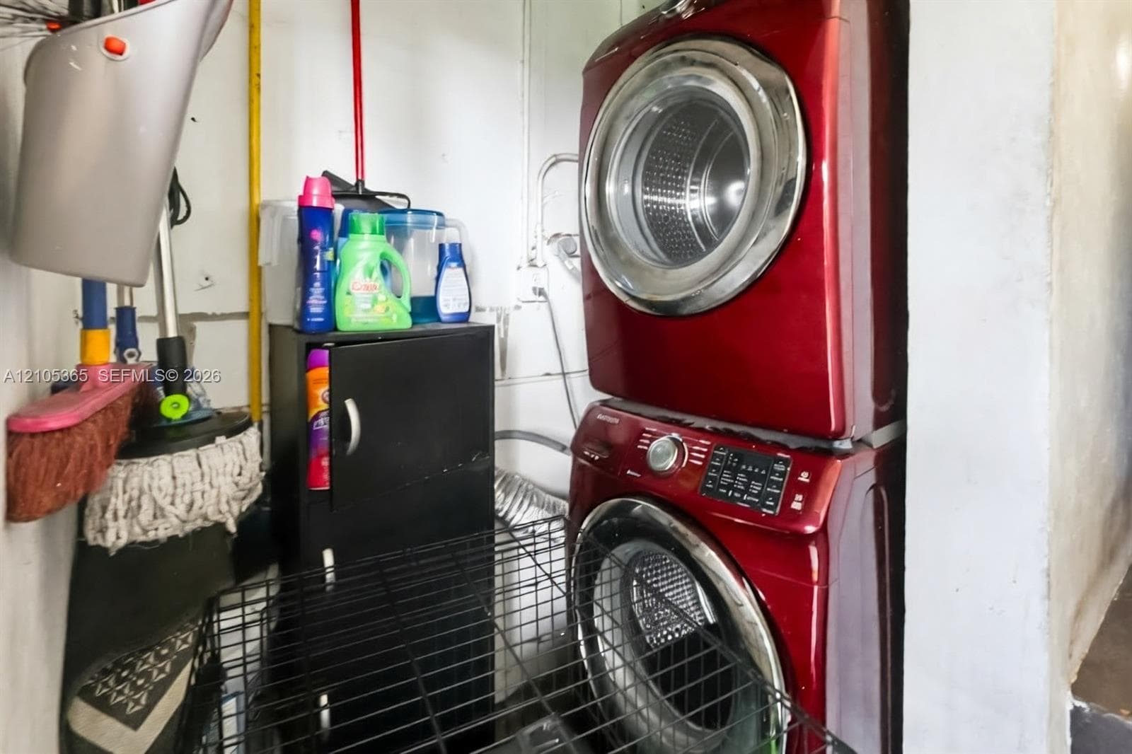 Stacked laundry appliances