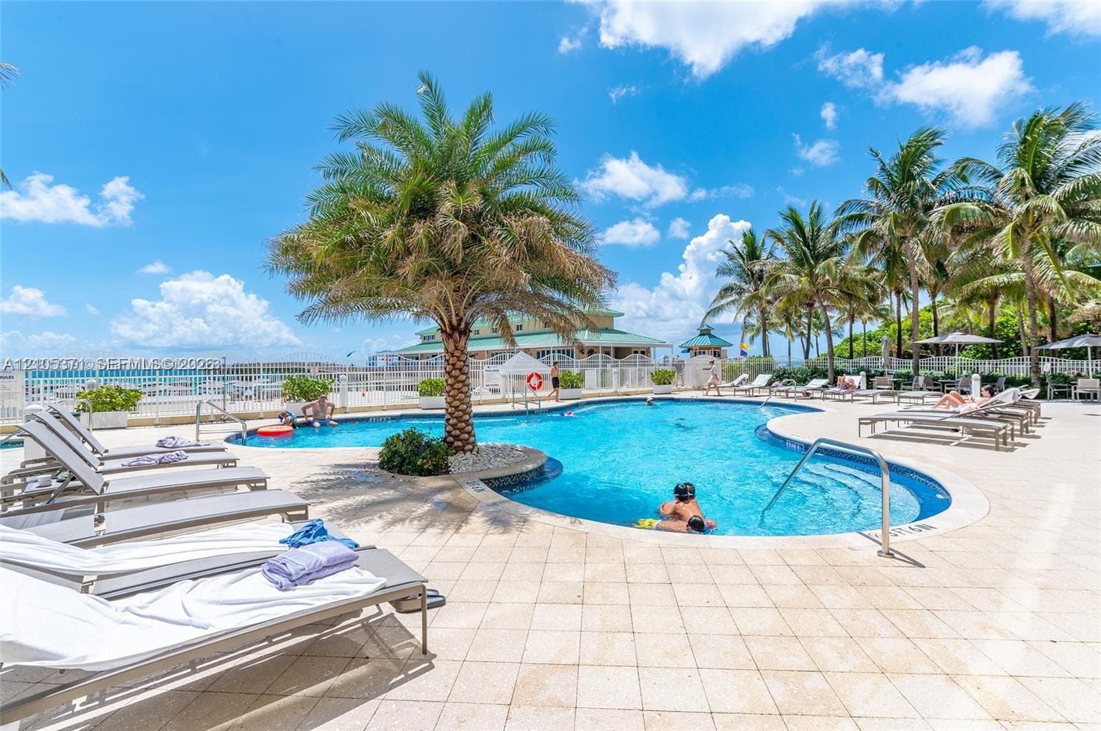 La Perla · #1104 in Sunny Isles Beach - Photo 39