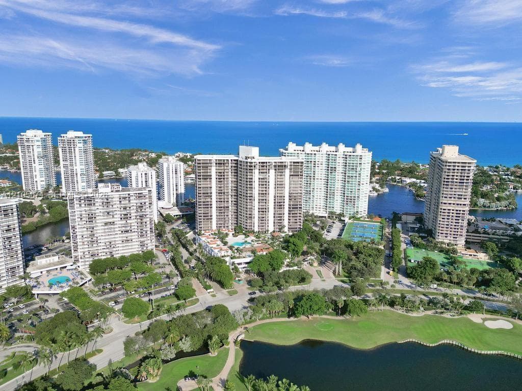Hamptons West · #2409 in Aventura - Photo 24