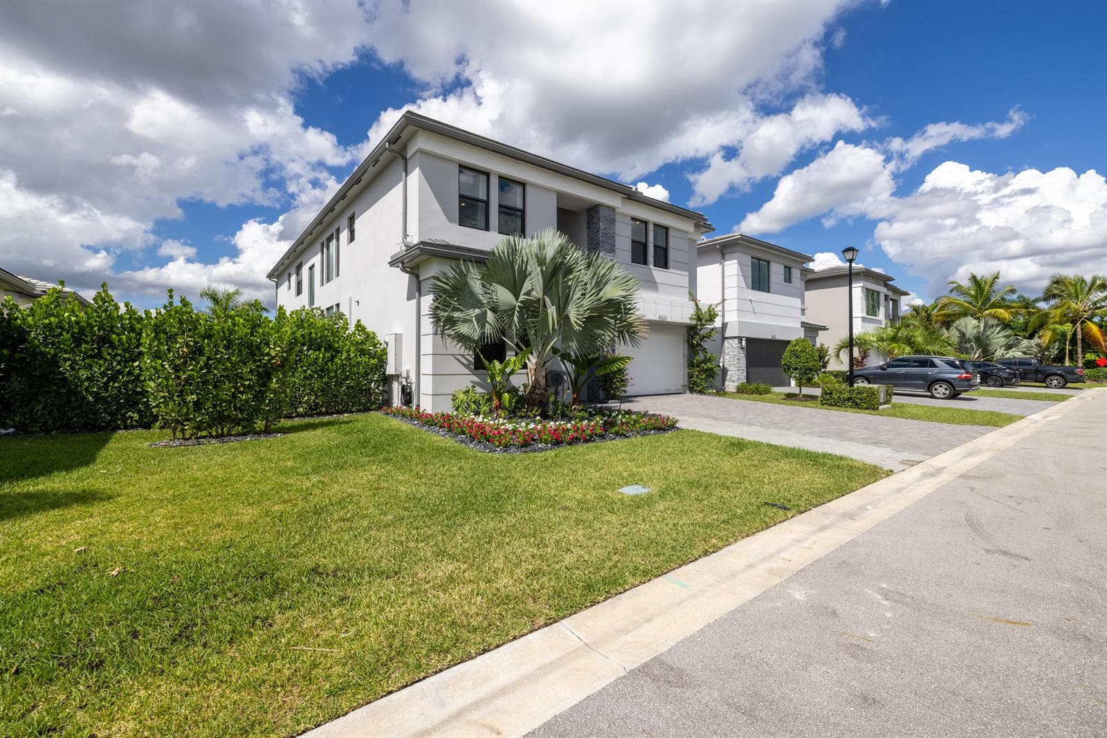 20027 Hirono Ln