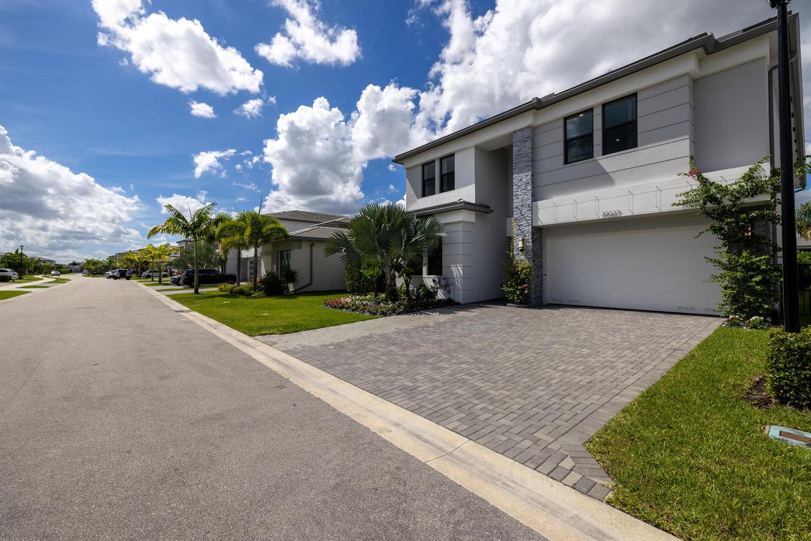 20027 Hirono Ln