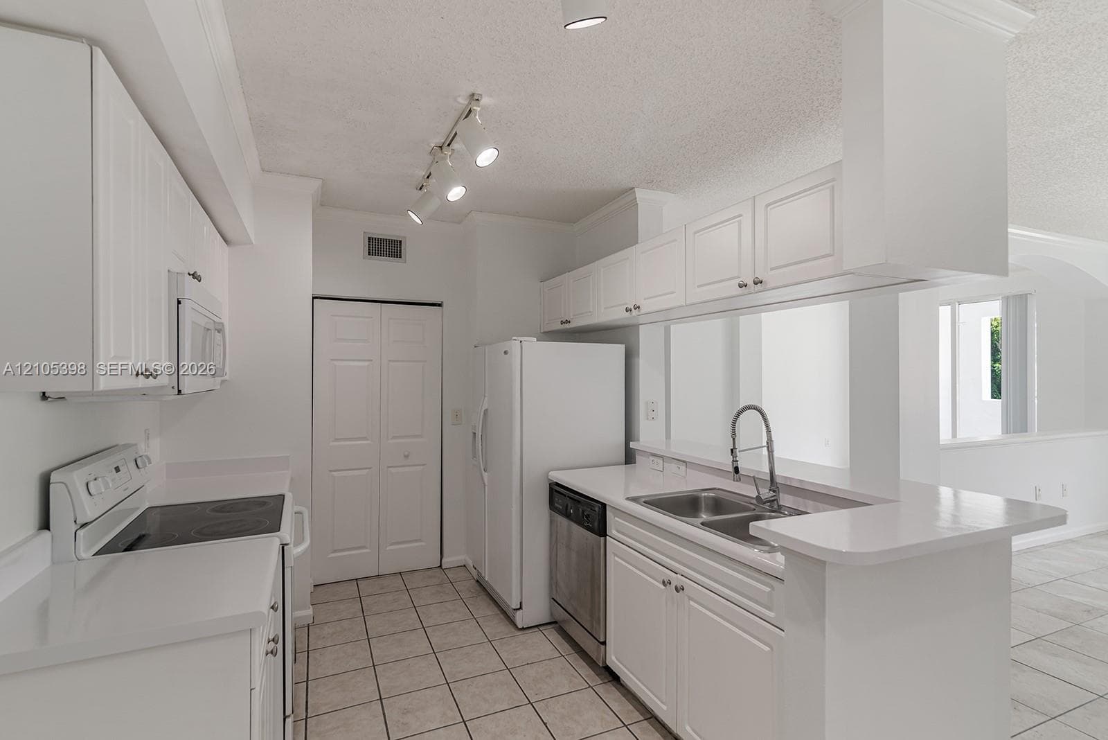 Porto Bellagio · #3307 in Sunny Isles Beach - Photo 14