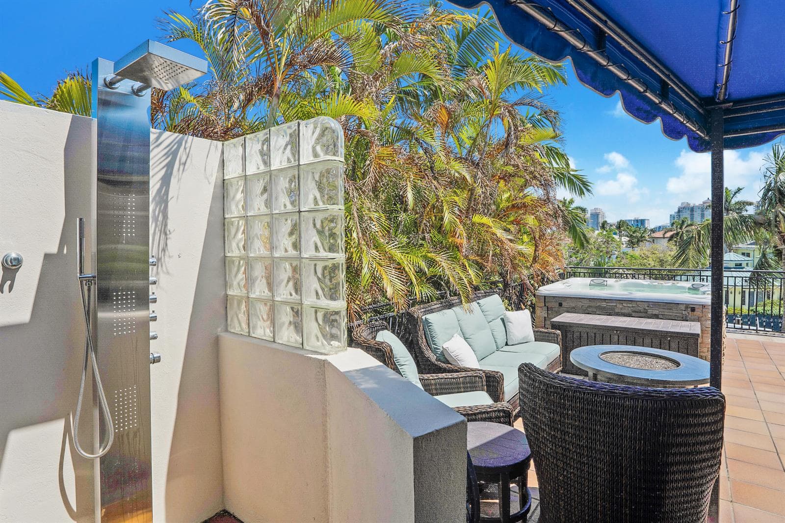 3-rd floor rooftop terrace
