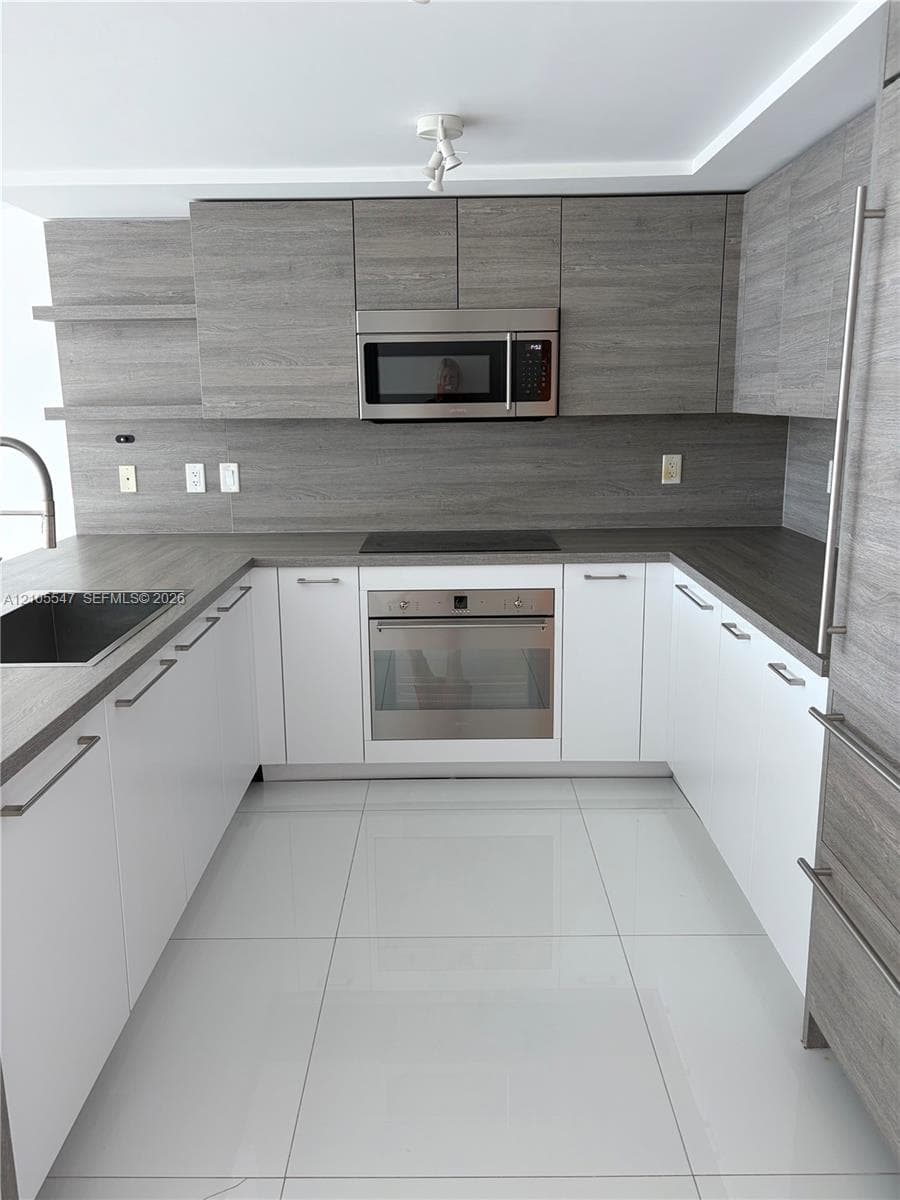 400 Sunny Isles · #1002 in Sunny Isles Beach - Photo 17