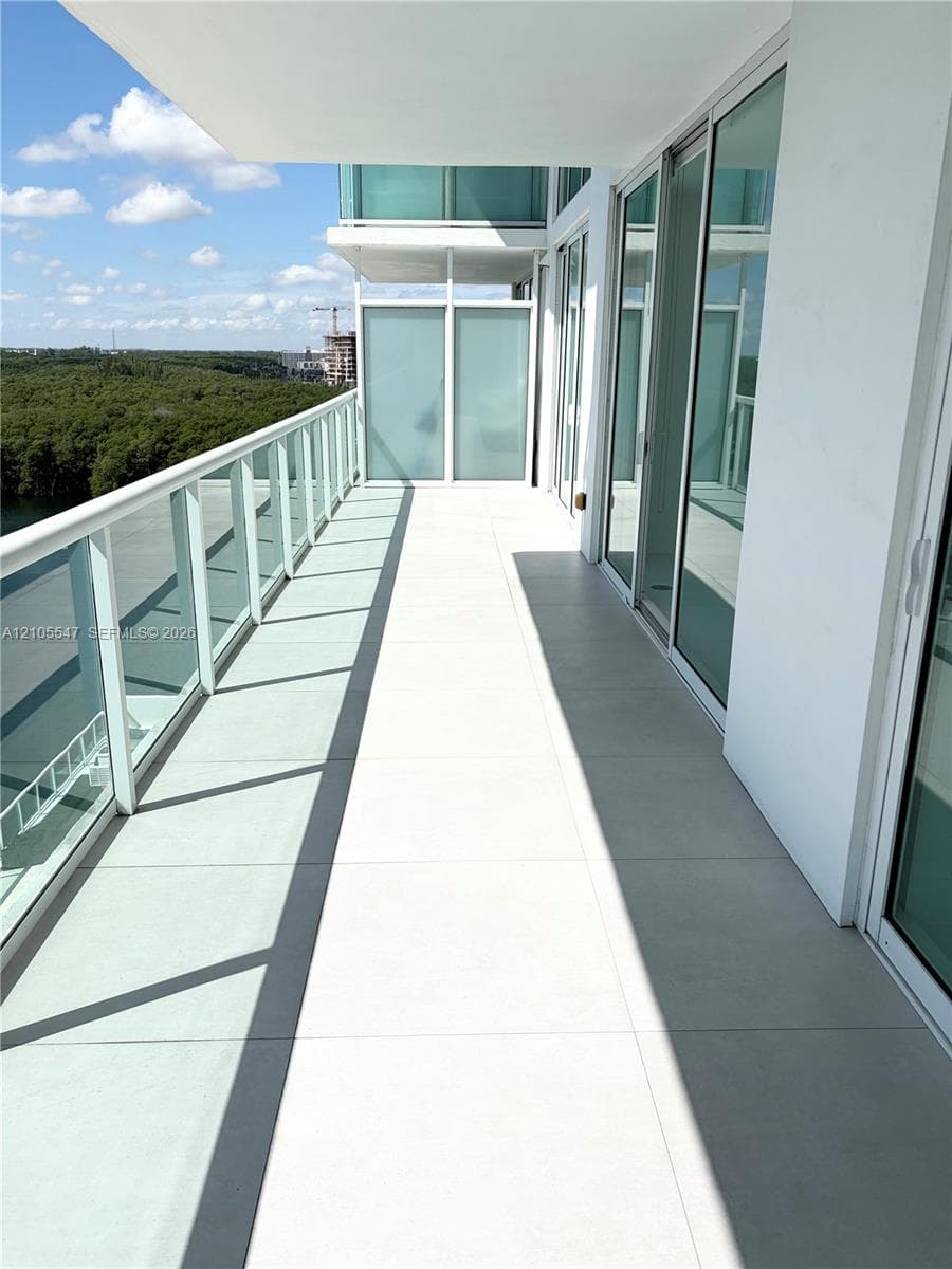 400 Sunny Isles · #1002 in Sunny Isles Beach - Photo 4