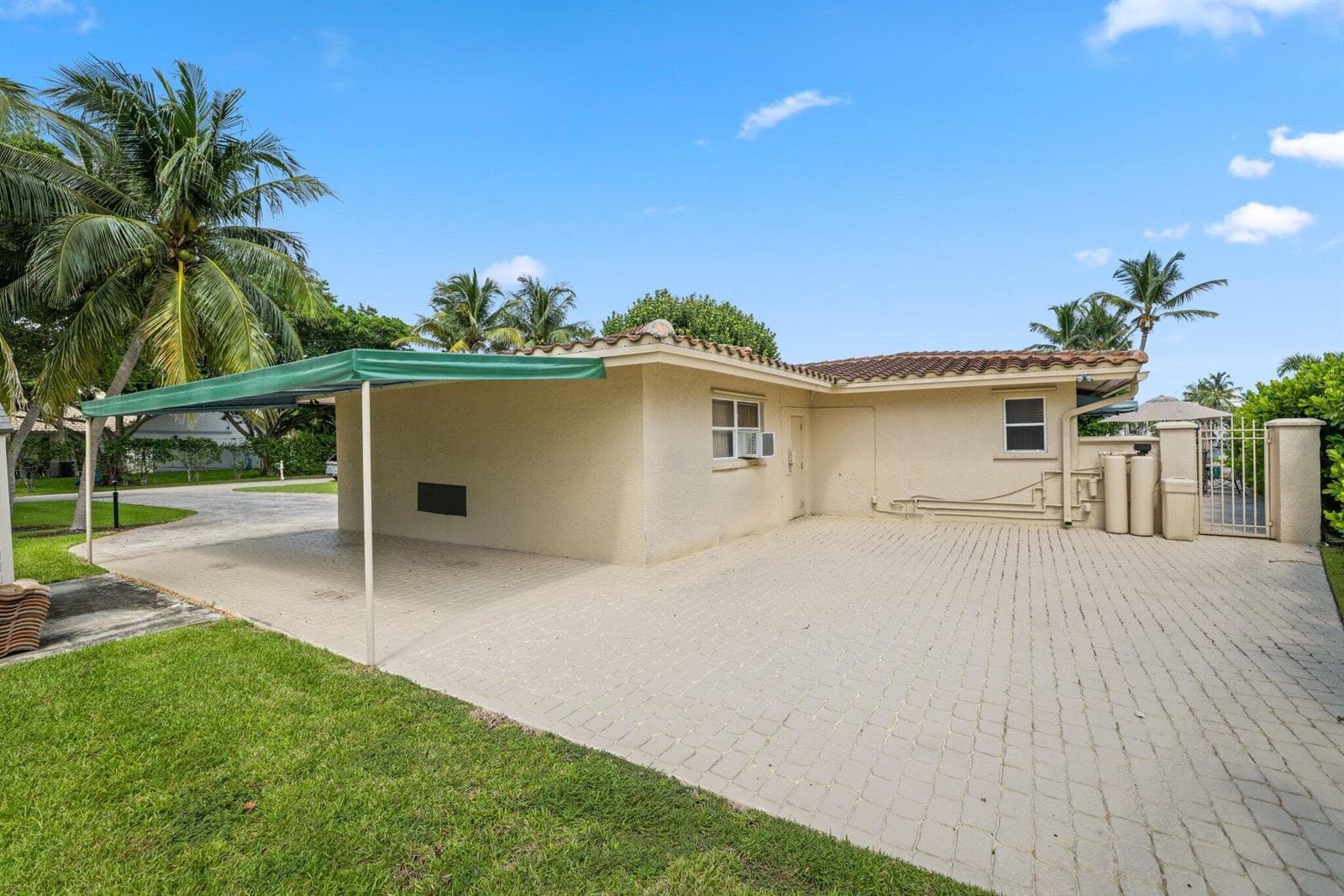 910 Banyan Drive - 28.jpg-SMALL