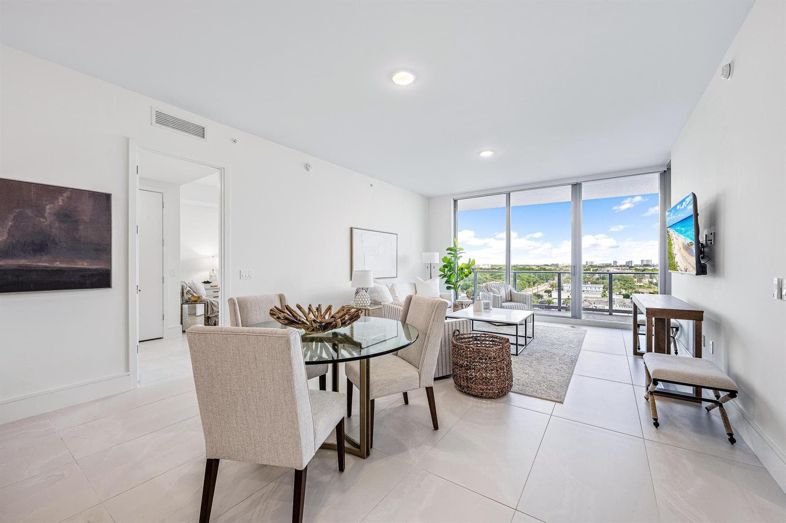 220 Lake Shore Dr. #817-1