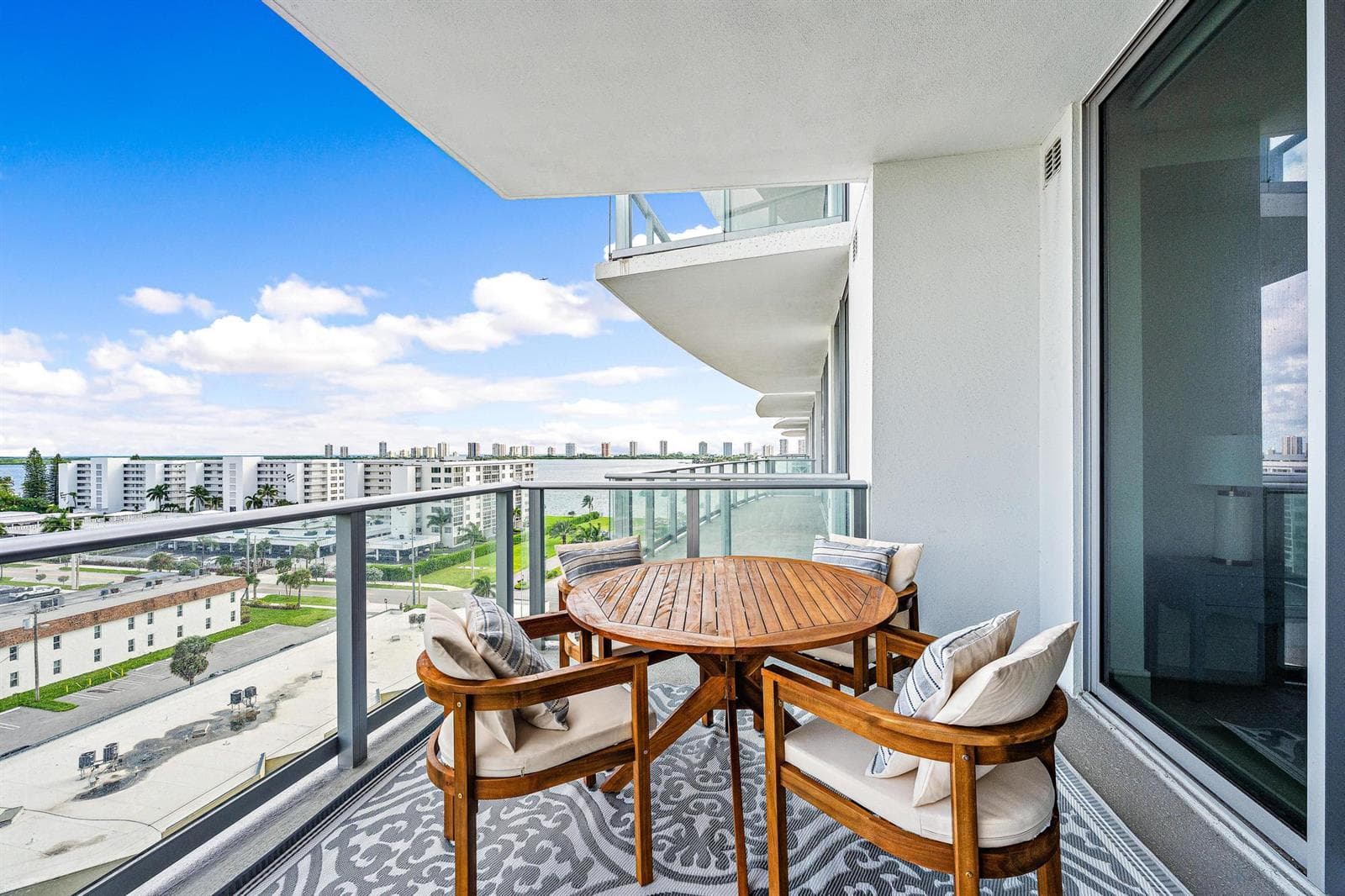 220 Lake Shore Dr. #817-20