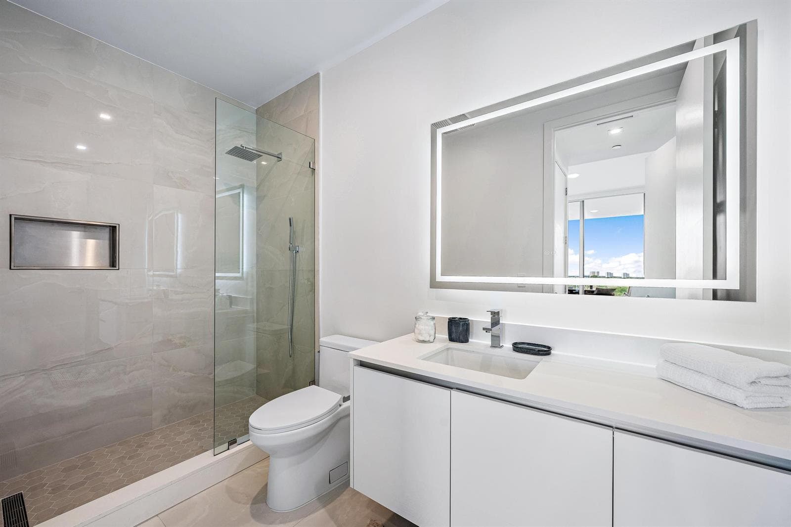 220 Lake Shore Dr. #817-13