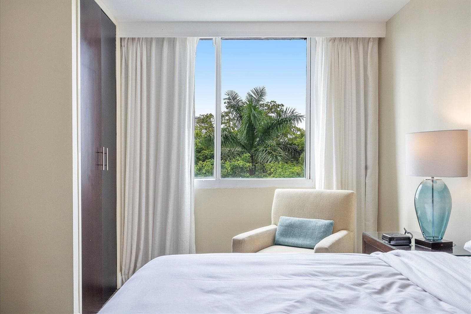 16-2670 E Sunrise Blvd #409_016