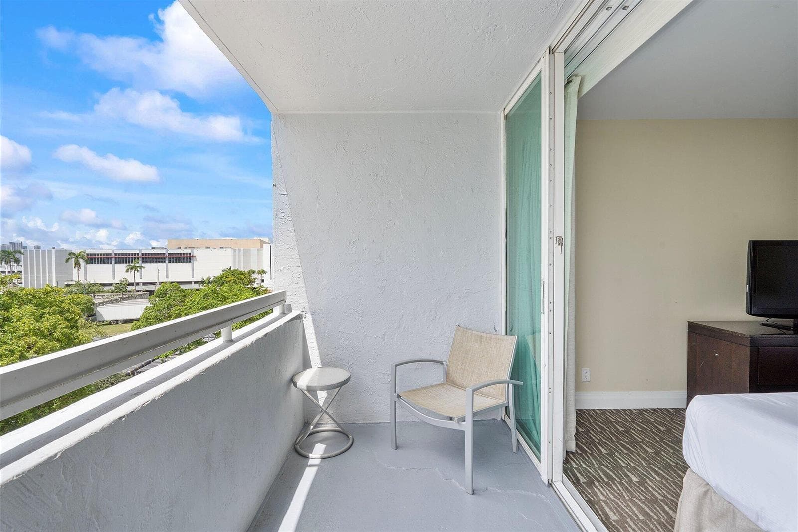 29-2670 E Sunrise Blvd #409_029