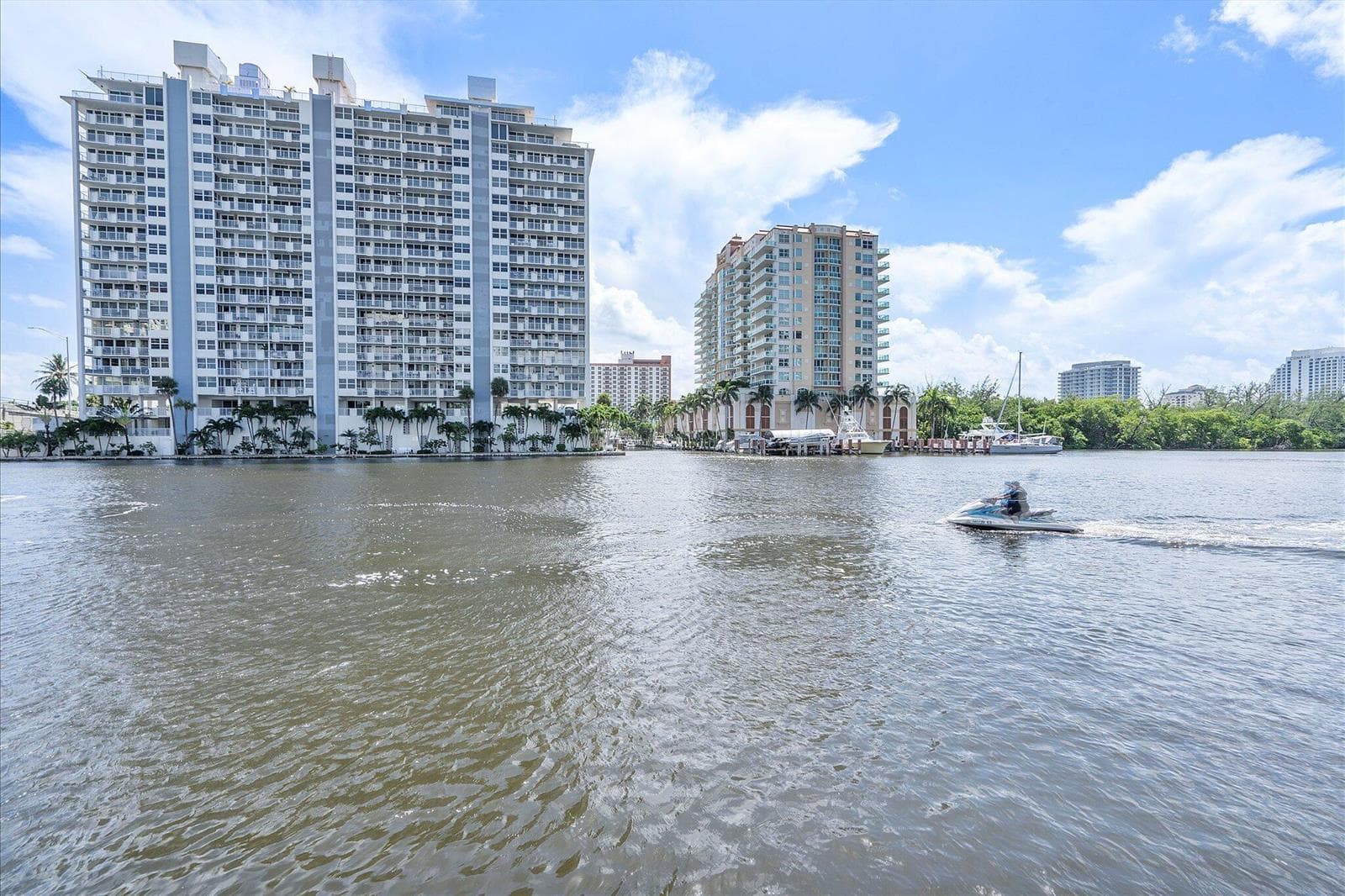 42-2670 E Sunrise Blvd #409_042