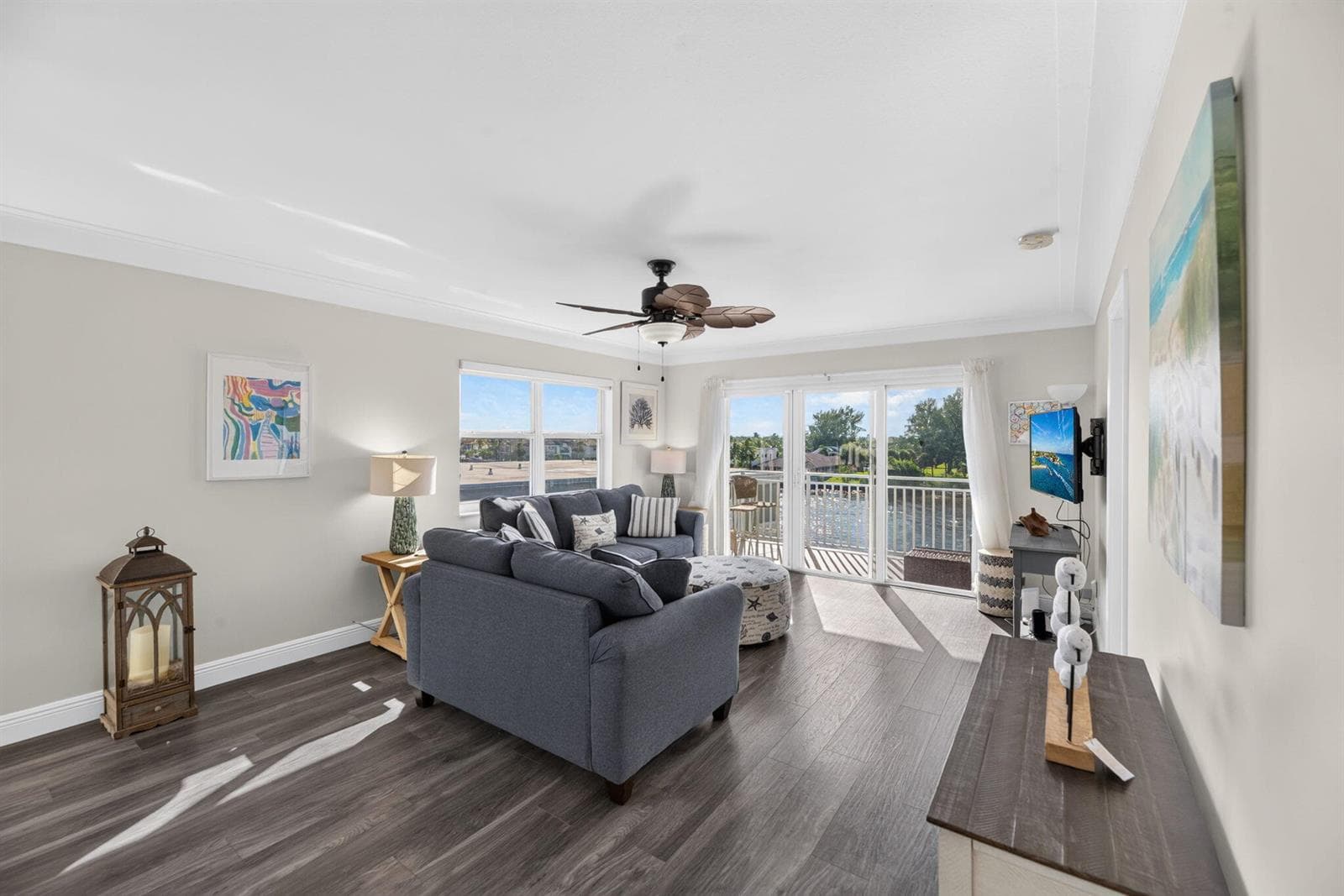 30-web-or-mls-Living Room 6