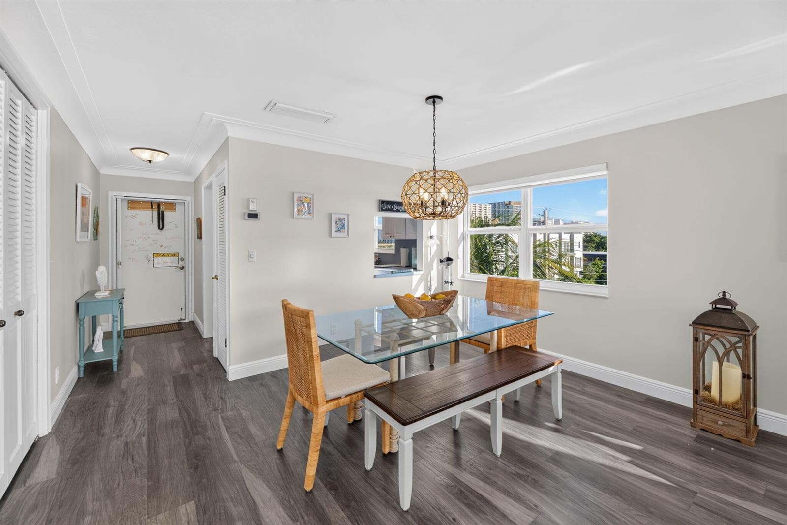 25-web-or-mls-Dining 5