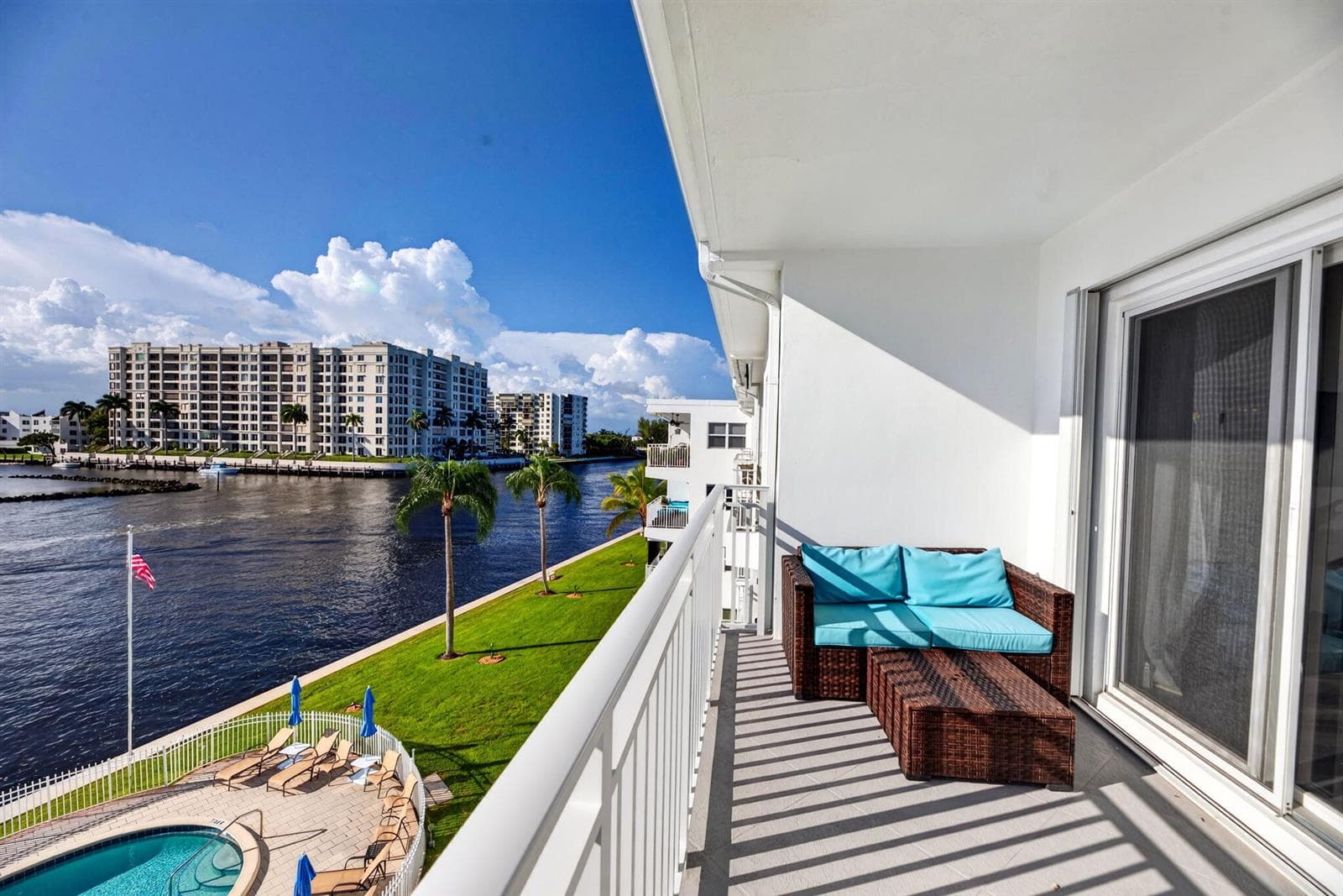 44-web-or-mls-Balcony 1