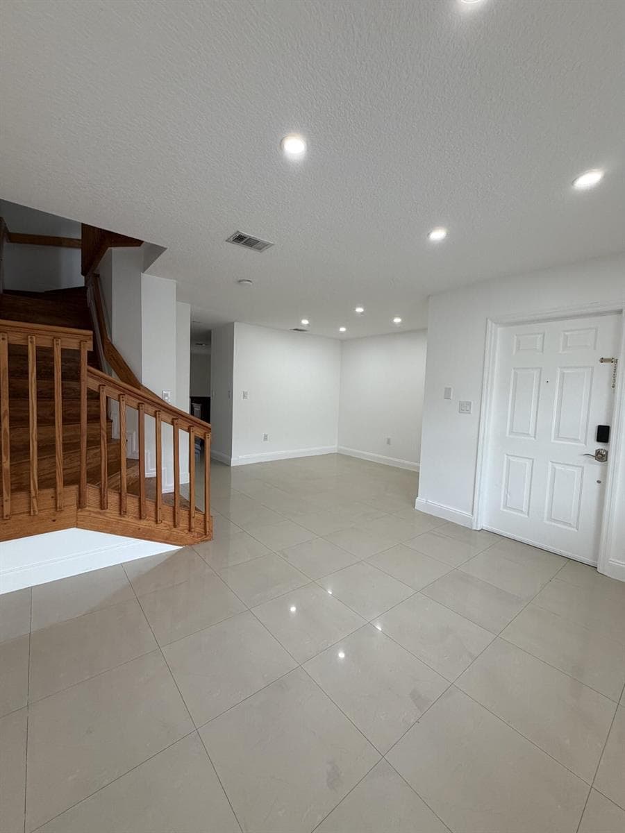 04_living_room_entry
