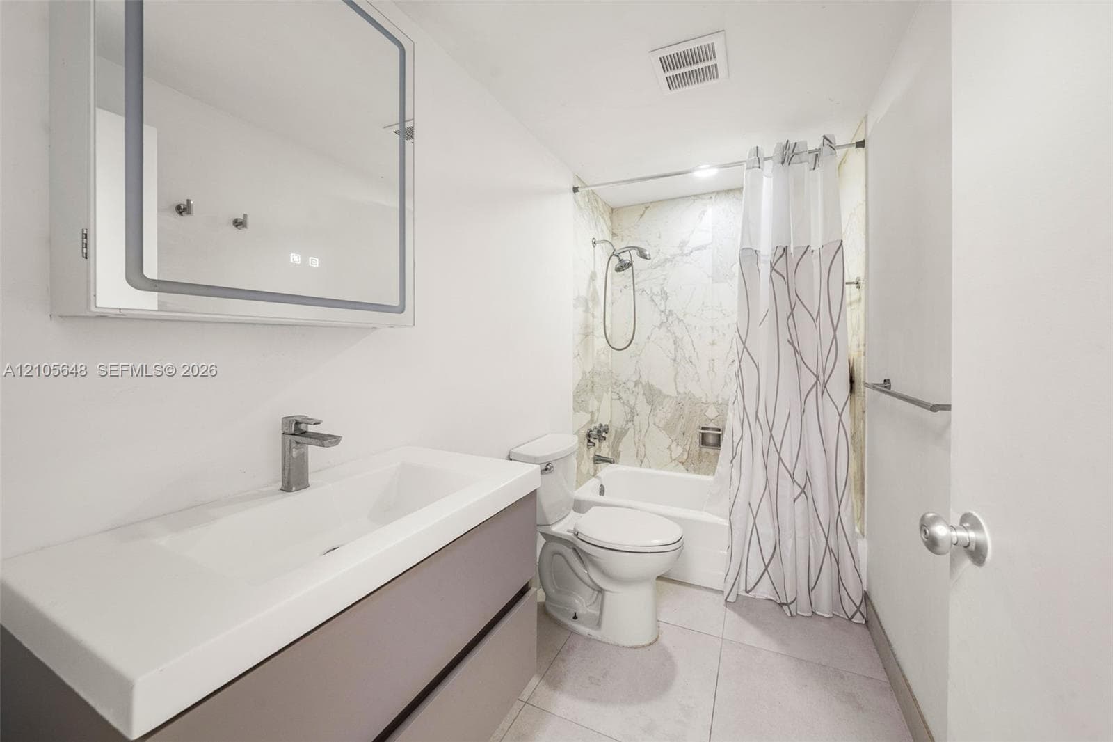 BRICKELL BAY TOWER CONDO · #518 in Miami - Photo 16