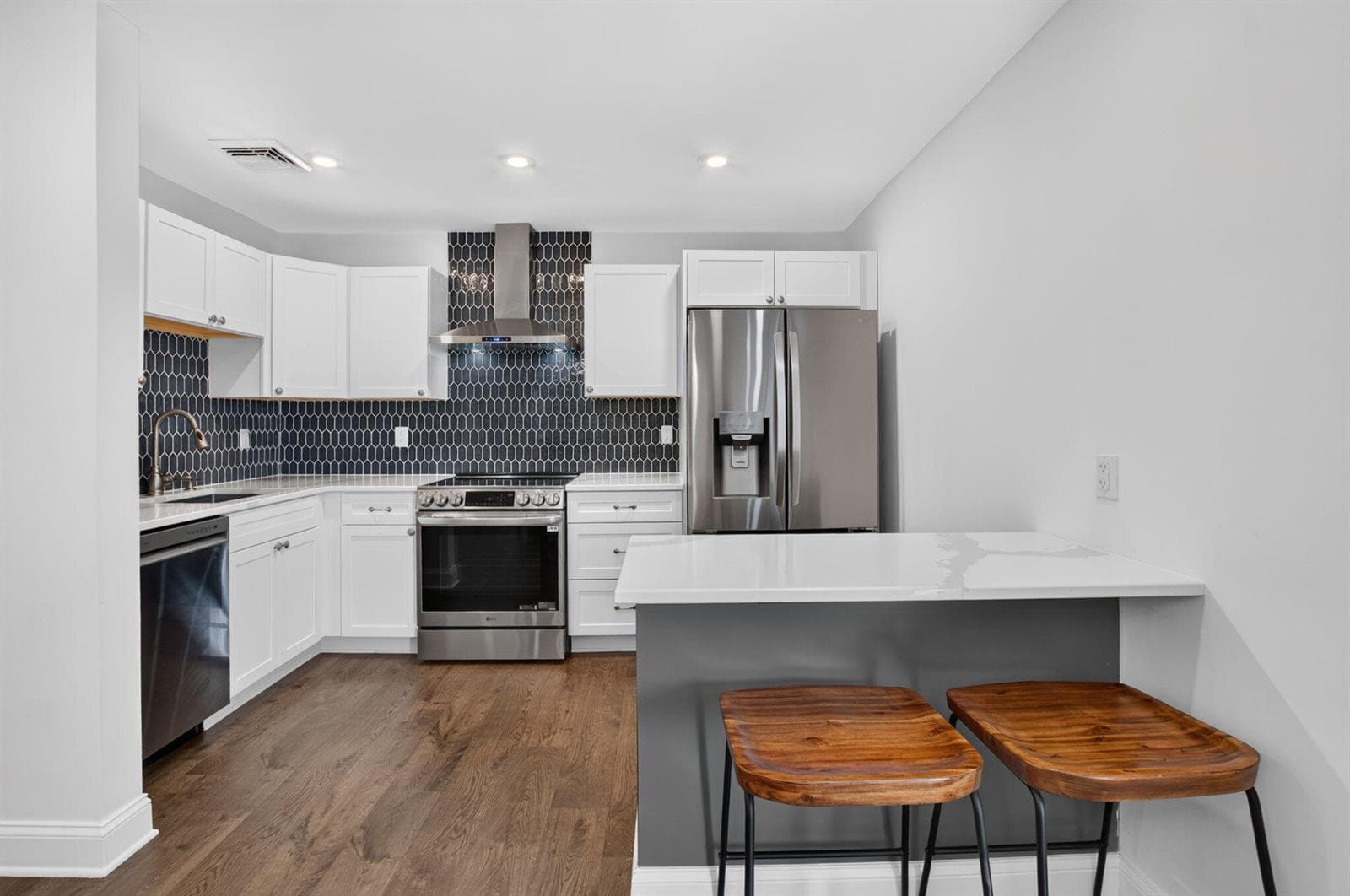QUARTZ COUNTERS