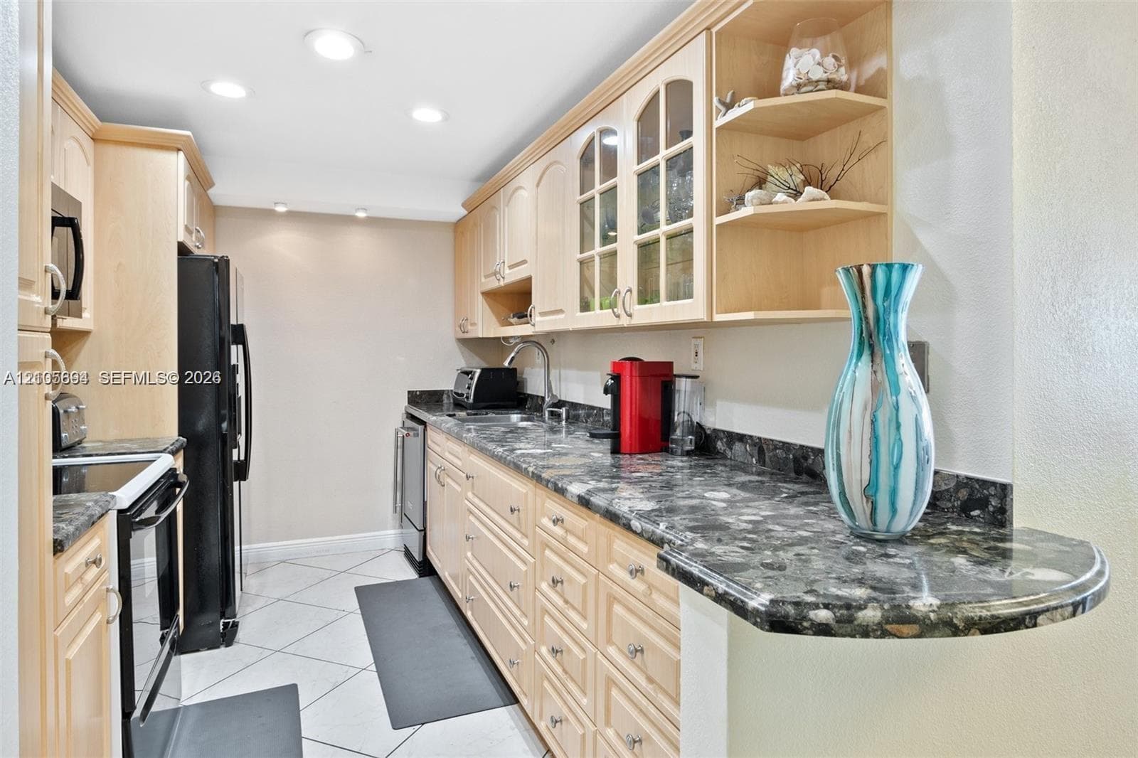THE CARRIAGE HOUSE CONDO · #807 in Miami Beach - Photo 13