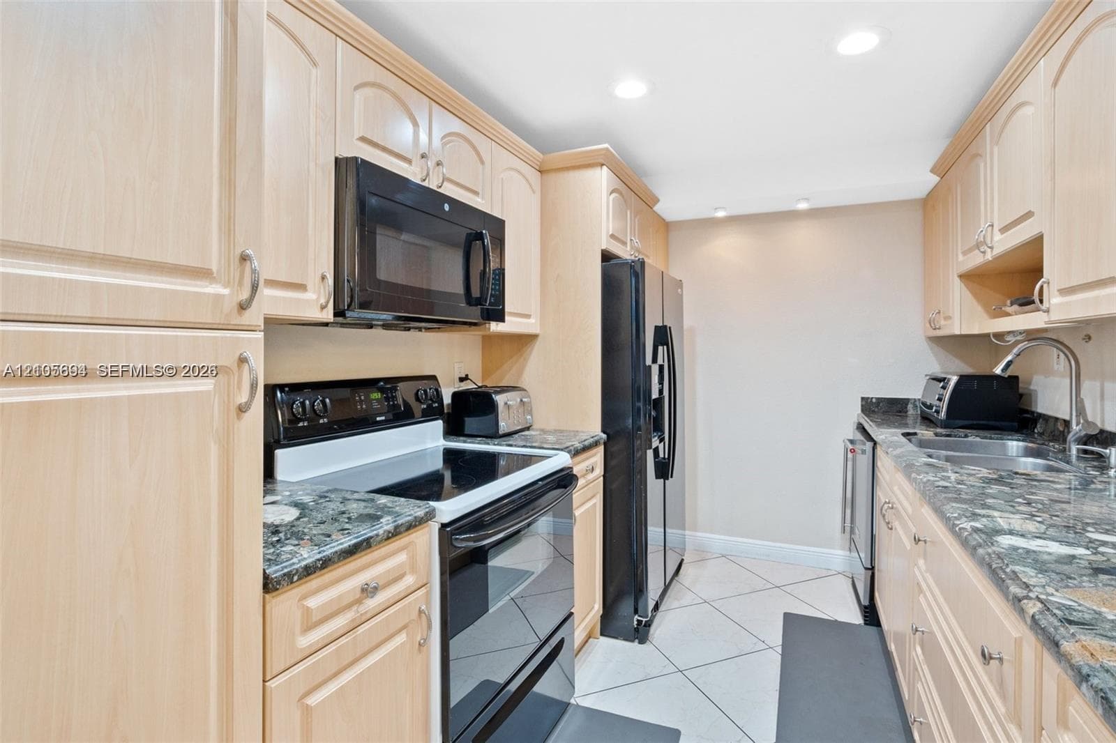 THE CARRIAGE HOUSE CONDO · #807 in Miami Beach - Photo 14