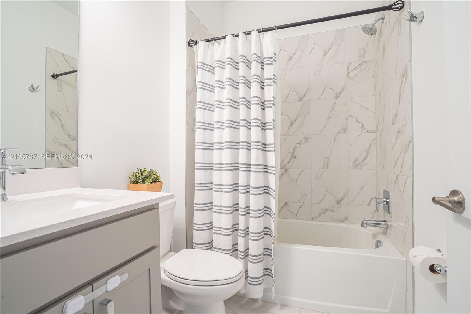 4012 Veleiros Ave photo 22