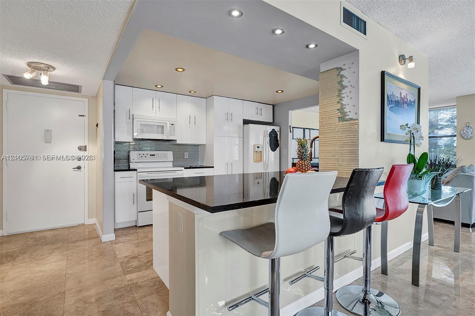 OCEANVIEW PARK CONDO · #231 in Hallandale Beach - Photo 2