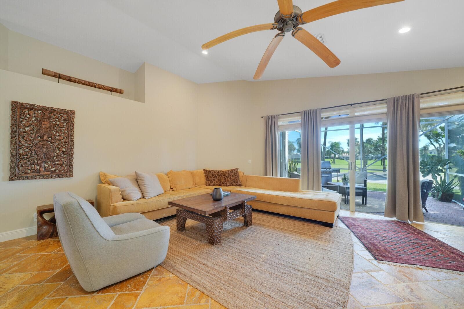 Large Sitting Area