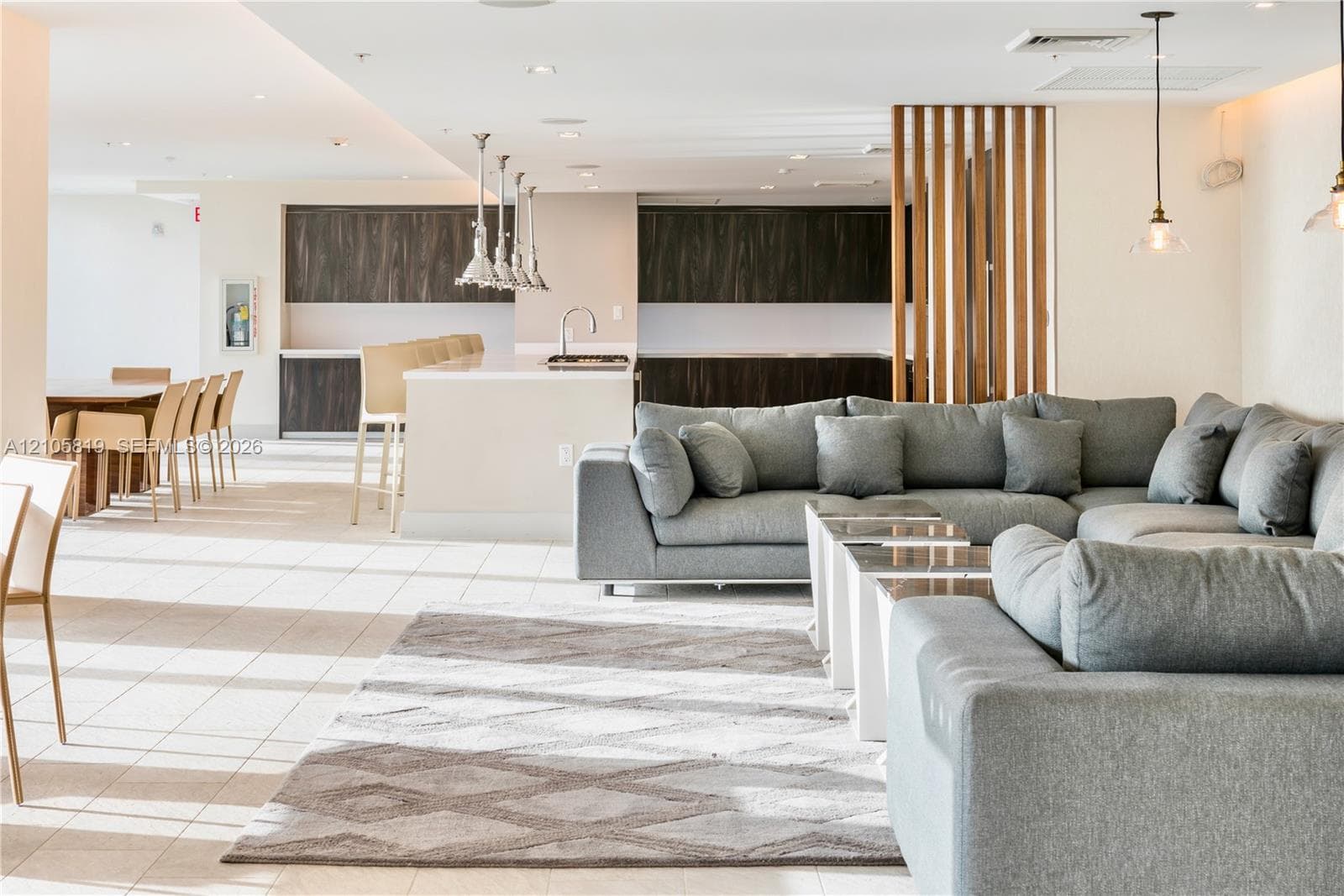 Cucina Kitchen to Entertain Guests or Hold Events.