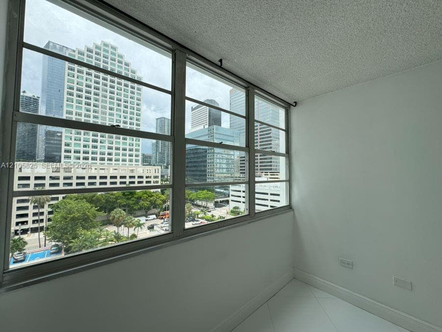 FOUR AMBASSADORS CONDO PH · #864 in Miami - Photo 8