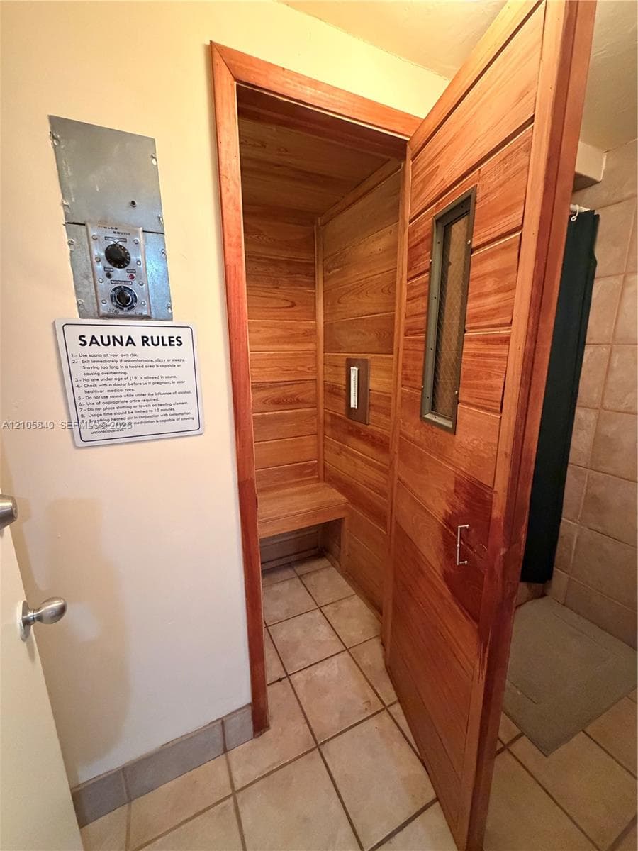 BRICKELL BAY TOWER CONDO · #204 in Miami - Photo 12