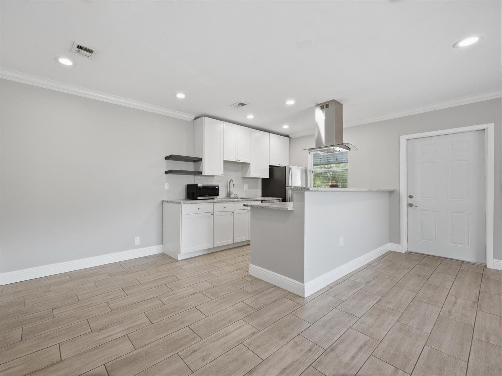 A Dining Kitchen 1