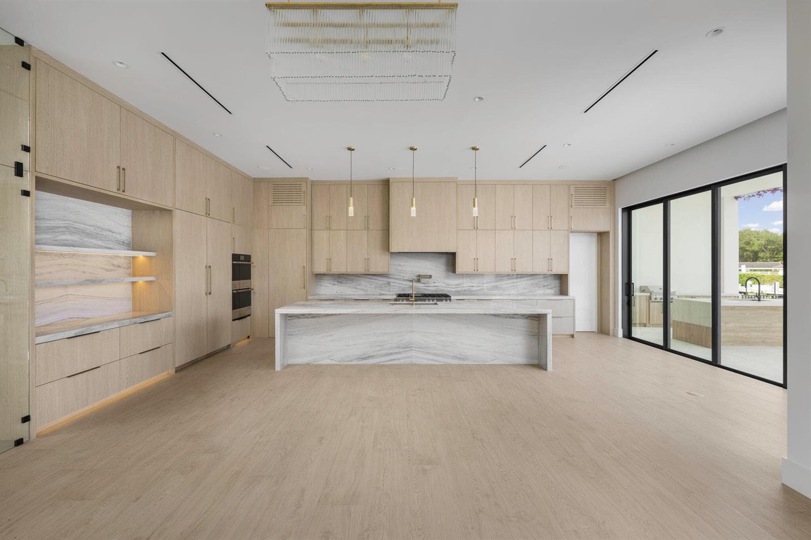 2921 dining-straight-shot-to-kitchen-sRG