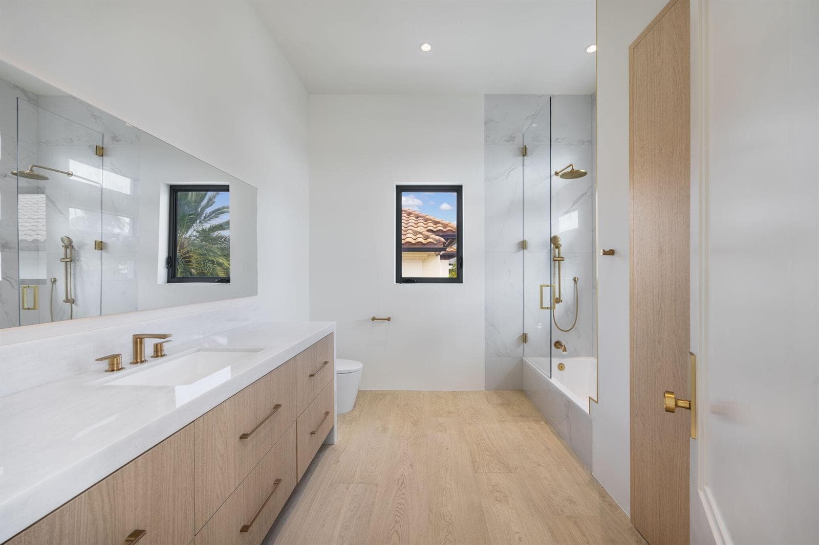 Bathroom 3 tub