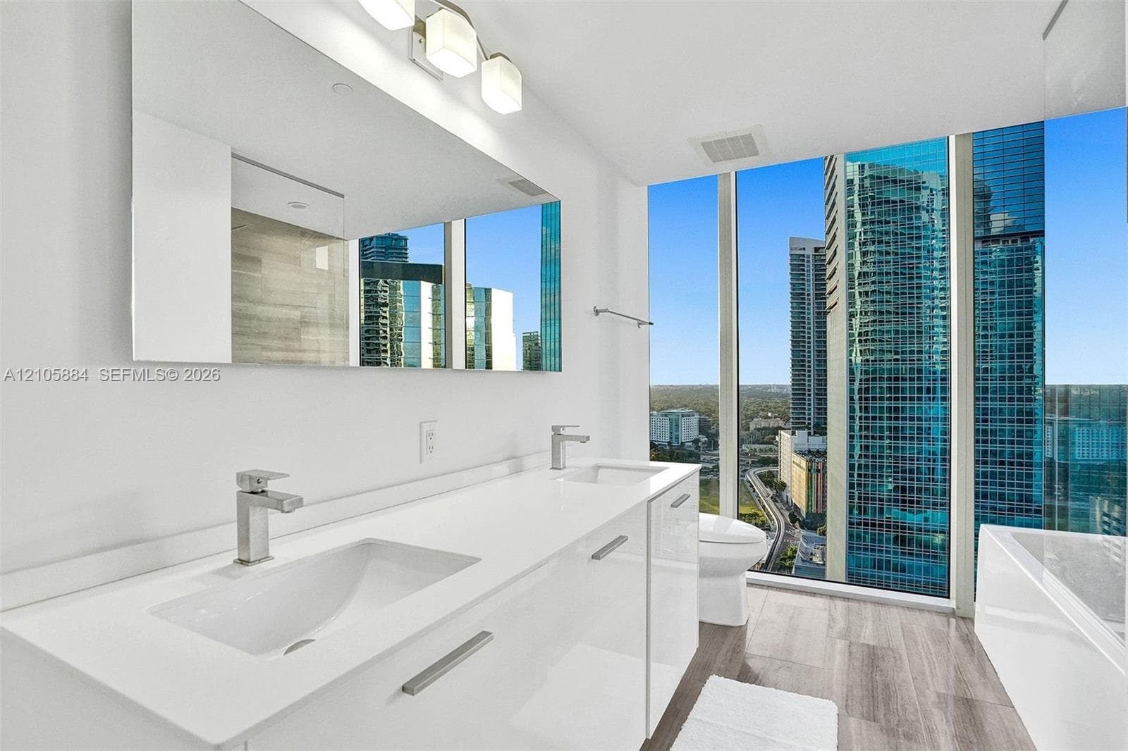 Brickell House · #2702 in Miami - Photo 12