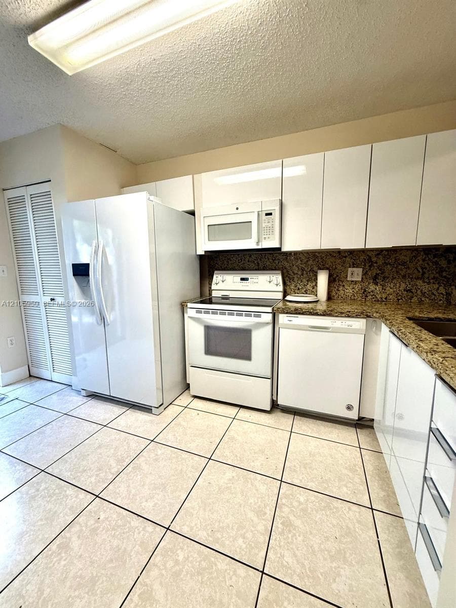 BONITA GOLF VIEW TOWNVILL · #405 in Hialeah - Photo 12