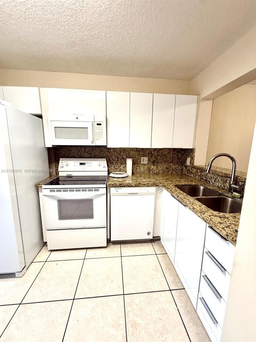 BONITA GOLF VIEW TOWNVILL · #405 in Hialeah - Photo 11