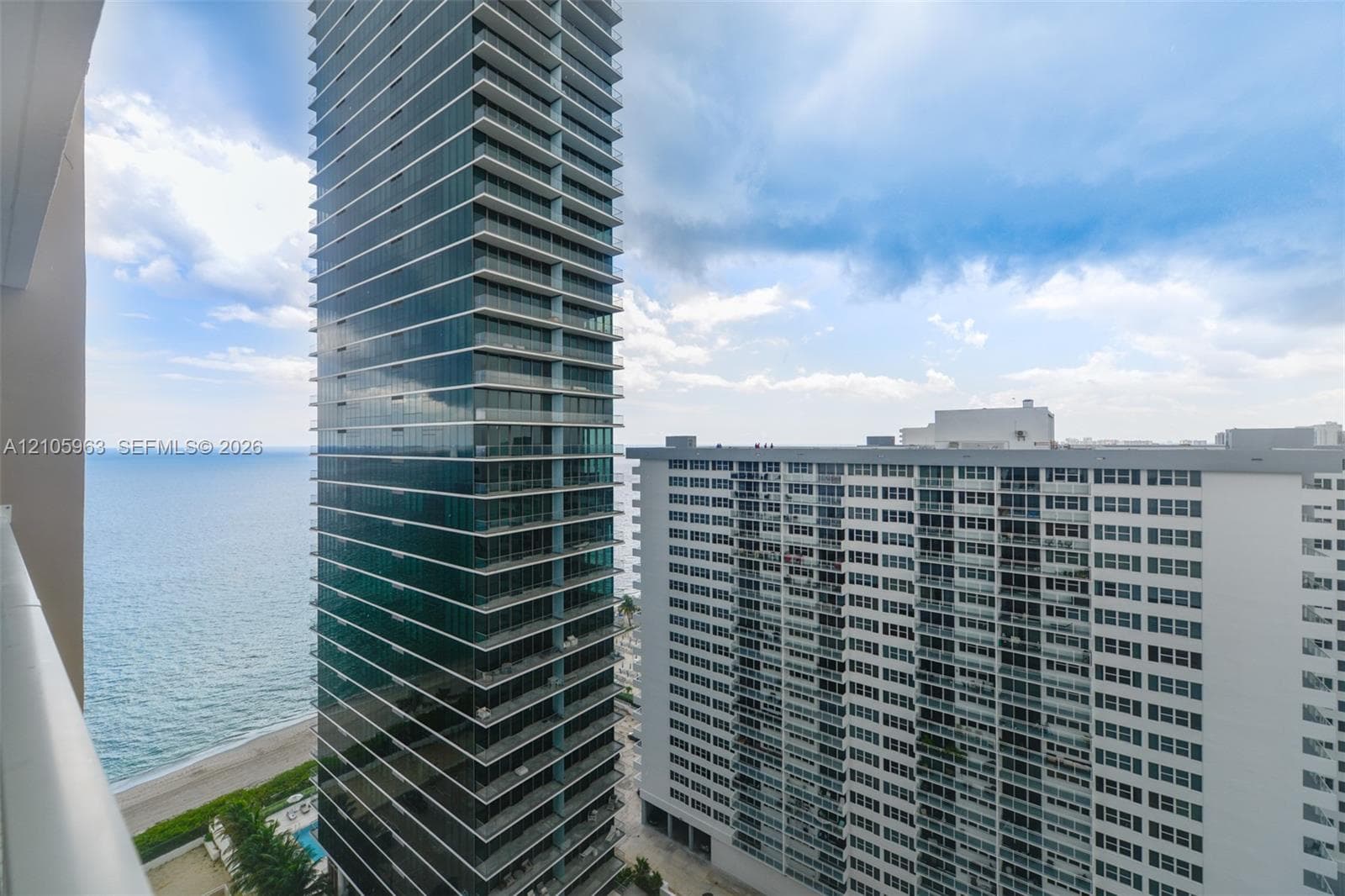 HEMISPHERES CONDO · #PHA in Hallandale Beach - Photo 2