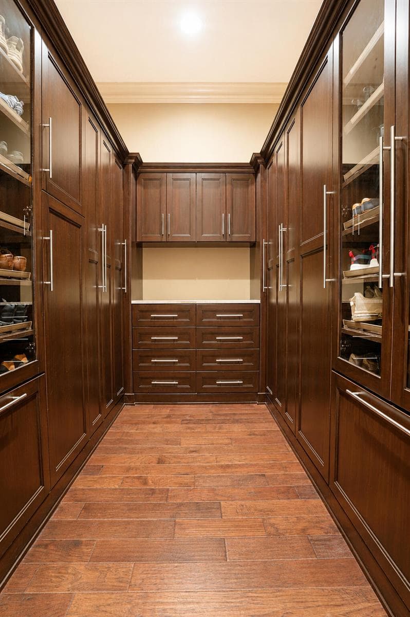 89 Second Primary Walk in Closet